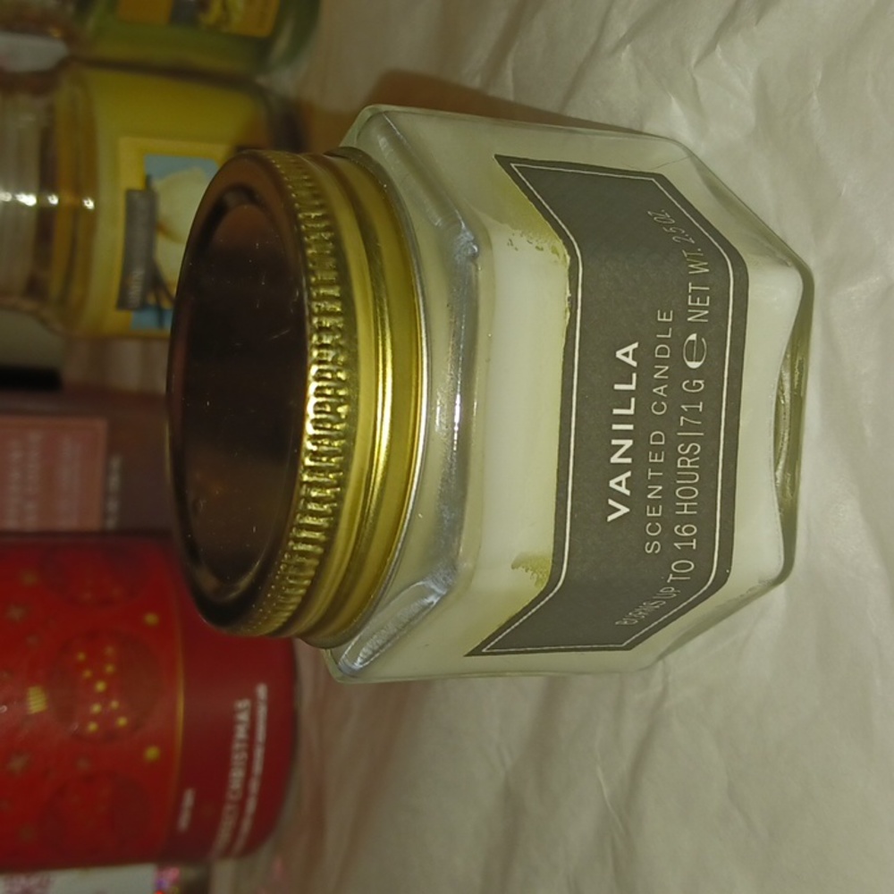 Vanilla scented candle